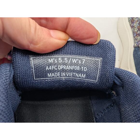 NWOT Kizik Prague Canvas Hands Free Sneaker Navy Floral Women's 7 Men's 5.5 - Picture 2 of 8